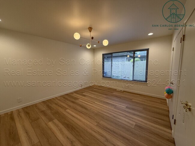 Building Photo - Beautifully Updated Three Bed (+ Bonus) Quail Lodge Home