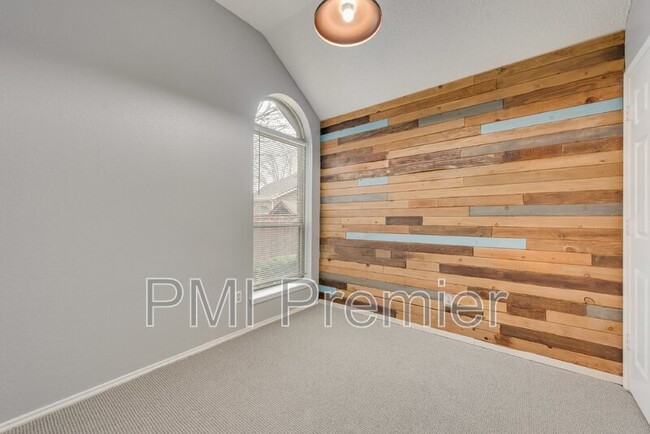 Building Photo - 1220 Royal Crescent Dr