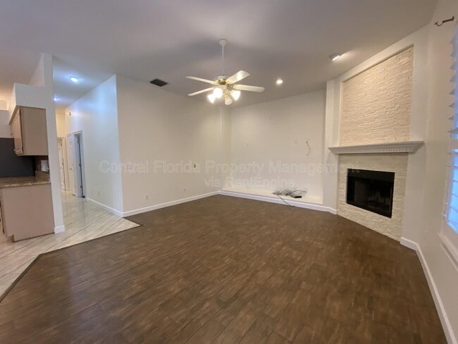 Building Photo - 5614 Craindale Dr