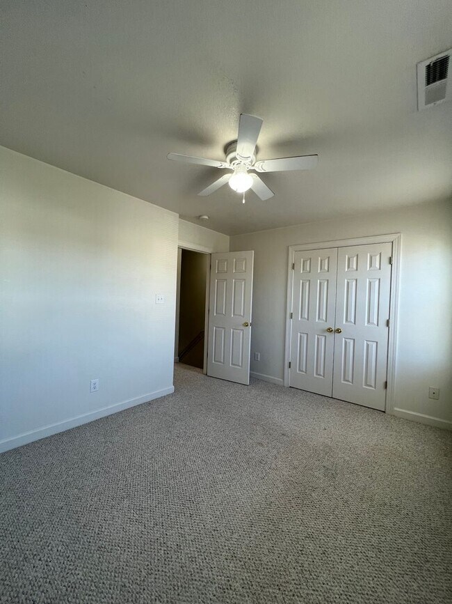 Building Photo - 106 Streamwood Dr