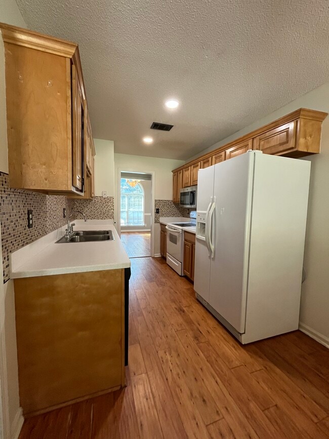 Building Photo - 107 Vanessa Dr