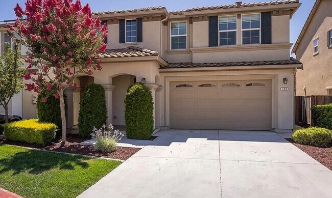 Building Photo - $4195.00 - Gorgeous and Ready for Move-In! Spacious 4 Br / 2.5 Ba in South Gilroy