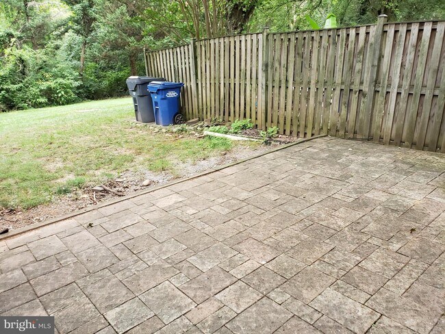 Building Photo - 5771 Heritage Hill Dr