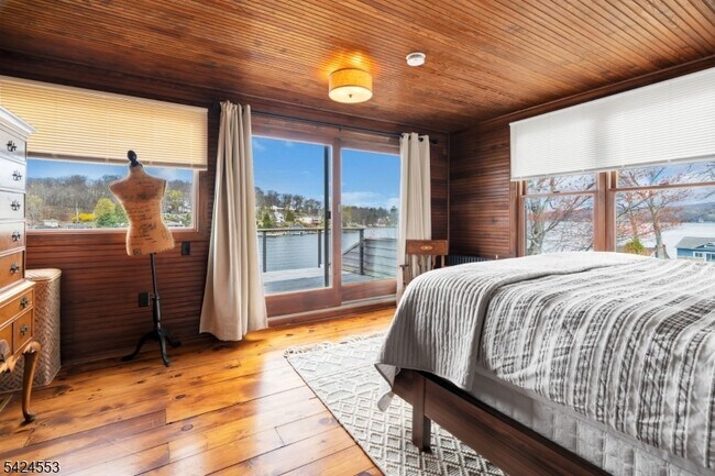 Building Photo - 363 Lakeside Blvd