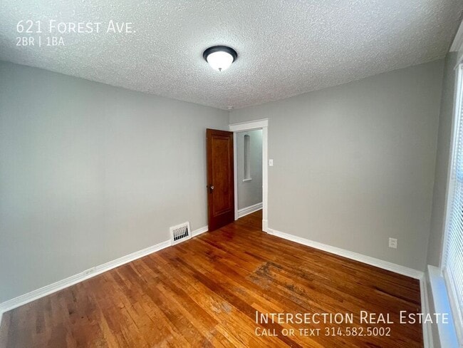 Building Photo - 621 Forest Ave