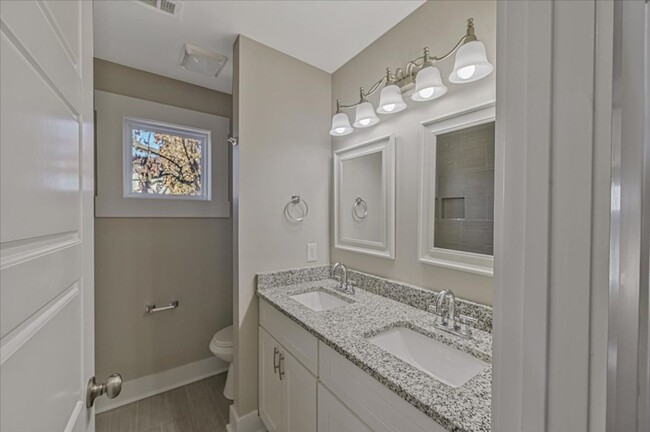 Building Photo - Beautiful House in East Nashville!