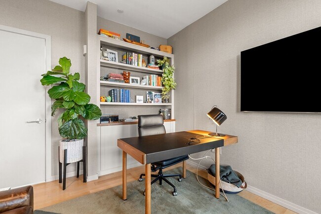 Building Photo - 7 E Springfield St