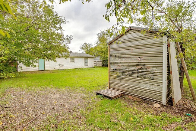 Building Photo - 3537 Half Moon Dr