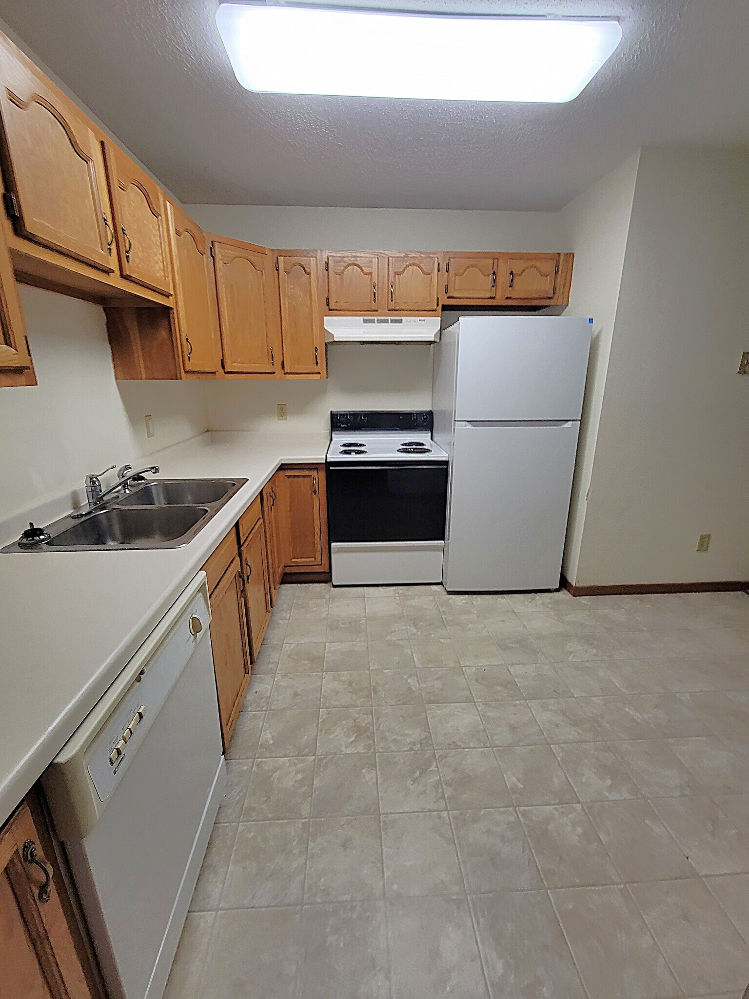 Building Photo - 855 Highview Dr