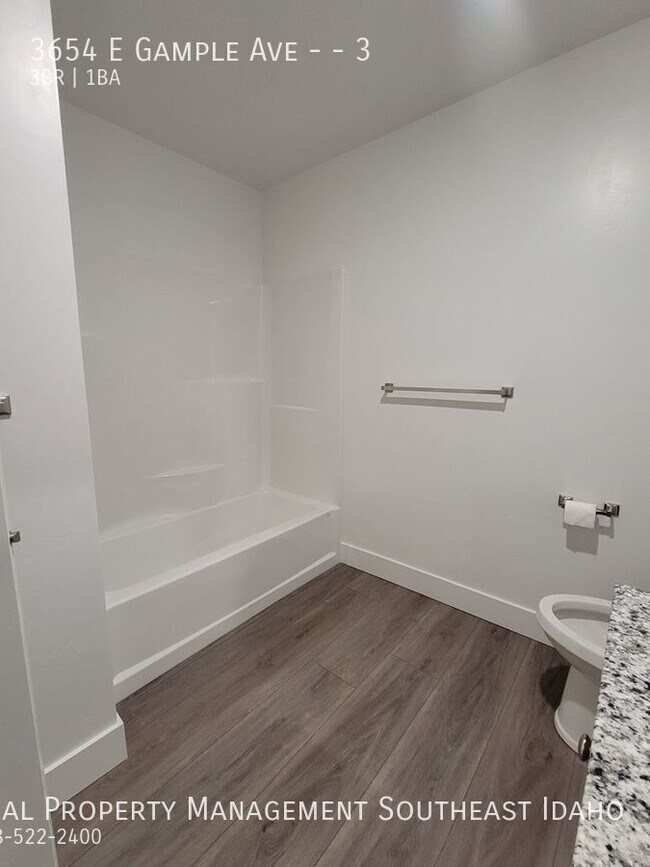 Building Photo - 3654 E Gample Ave