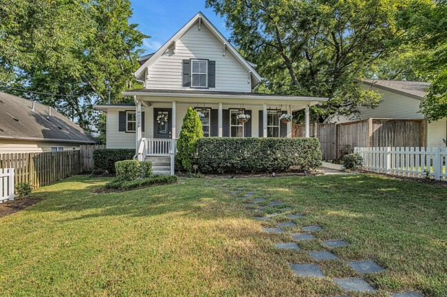 Building Photo - AVAILABLE NOW. CHARMING Sylvan Heights hom...