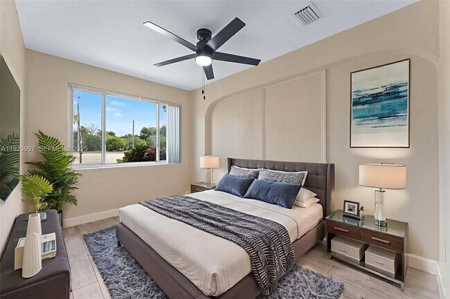 Primary Photo - 2634 Sheridan St