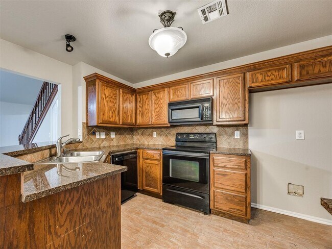 Building Photo - 1605 SW 33RD St