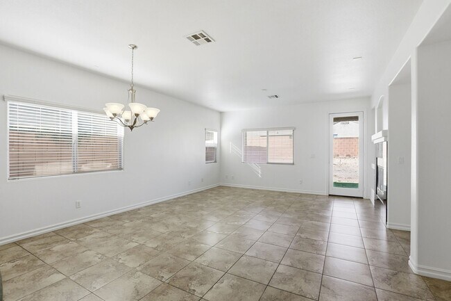 Building Photo - Single Story Stunner in Silverado Ranch!