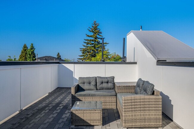 Building Photo - 4205 Evanston Ave N