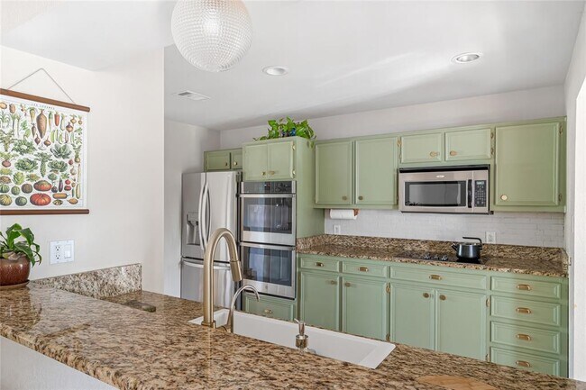 Building Photo - 614 Canyon Rim Dr