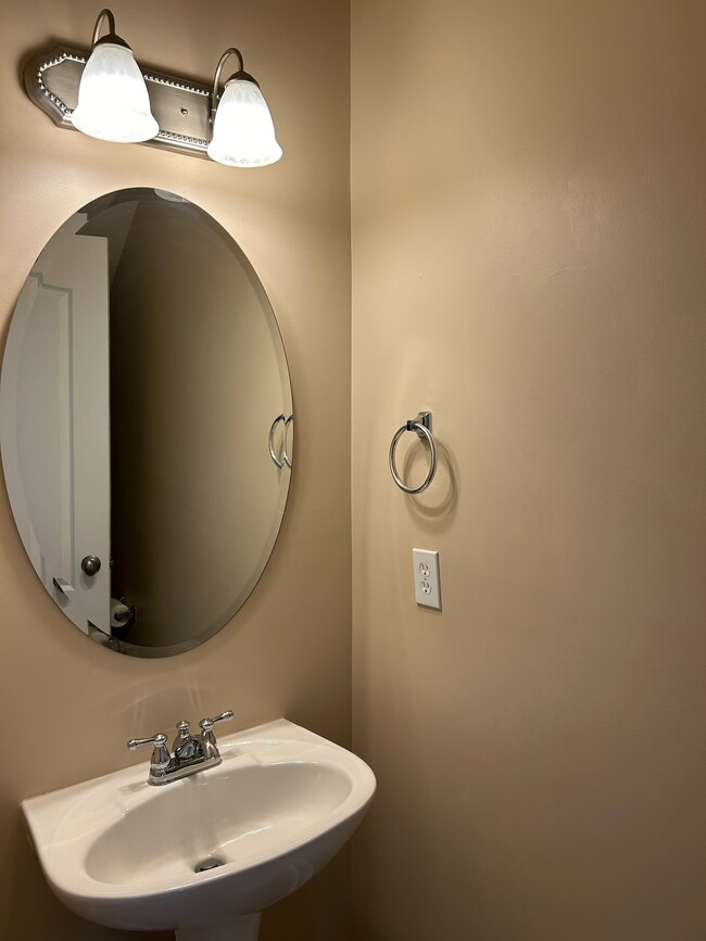 Building Photo - 2444 Glyncastle Way