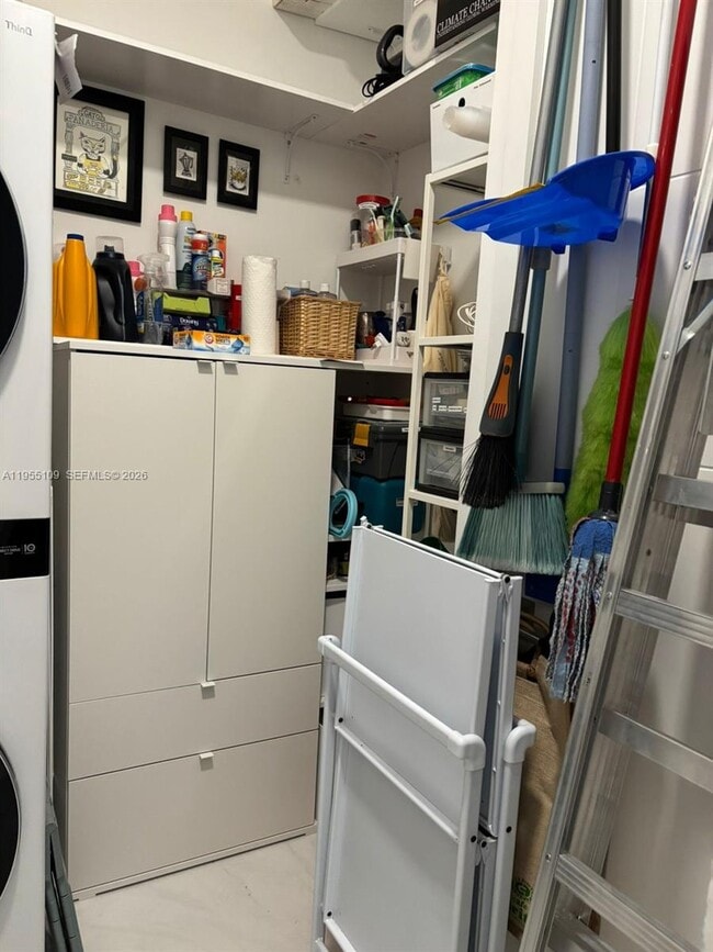 Building Photo - 301 Altara Ave