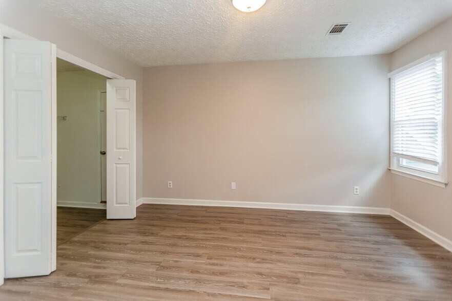 Building Photo - 4805 Shallow Farm Dr NE