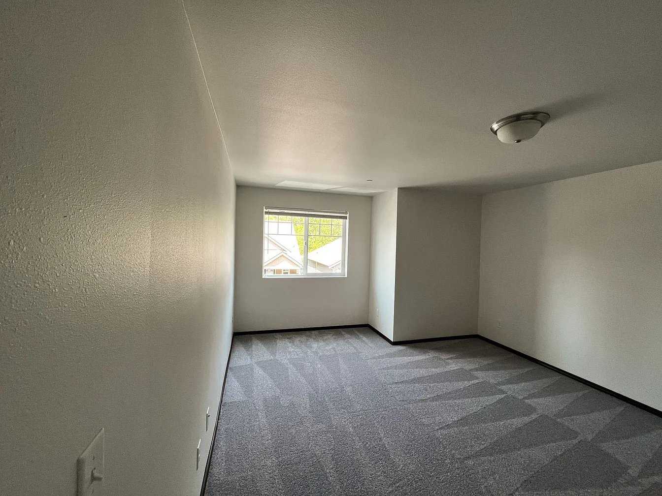 Building Photo - 703 Kodiak Ln