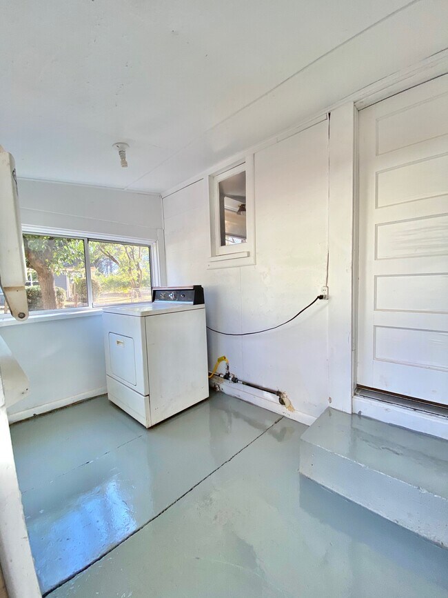 Building Photo - 10217 Ridgeview Dr