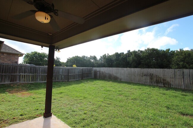 Building Photo - Coming Soon! Luxurious 3 Bed 2.5 Bath Rent...