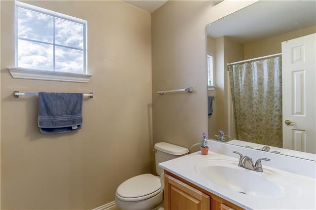 Building Photo - 936 Englewood Ln
