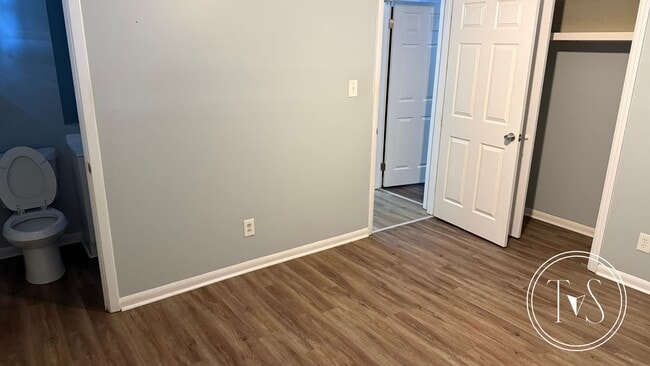 Building Photo - RATE DROP ALERT (was $2300/month)!