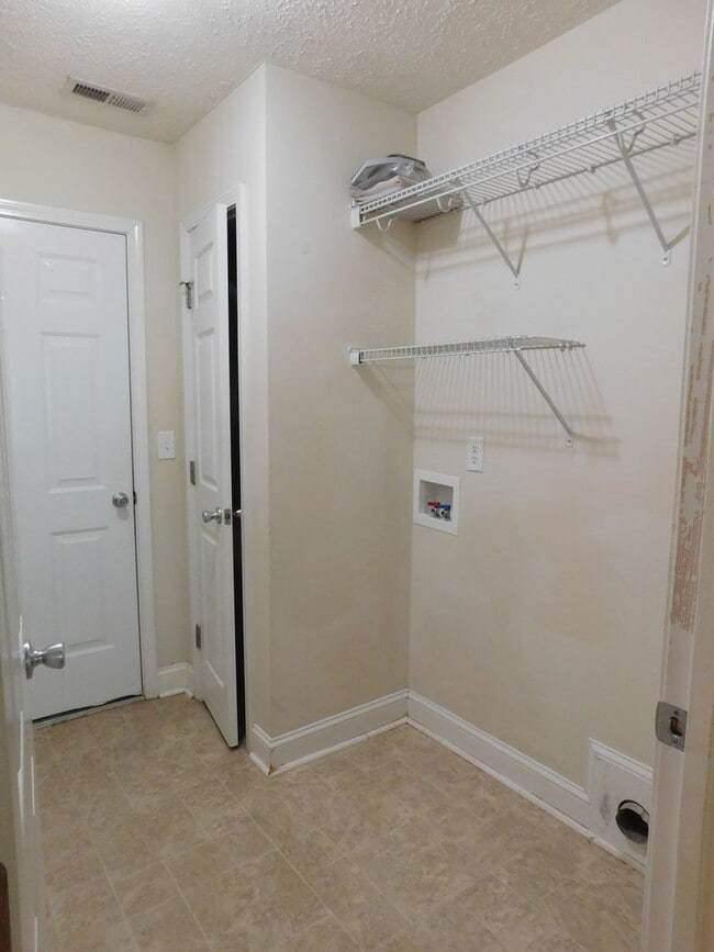 Building Photo - 408 Sweet Gum Way