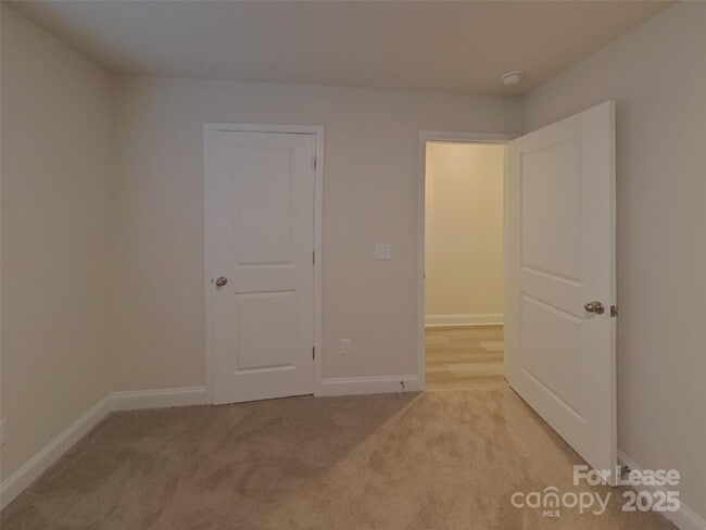 Building Photo - 137 Queenshall Rd