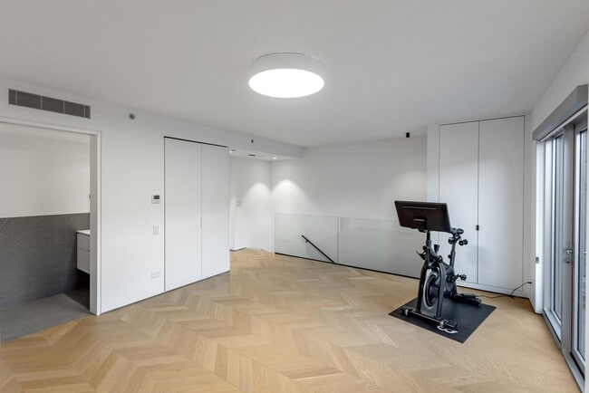 Building Photo - 1917 S Calumet Ave