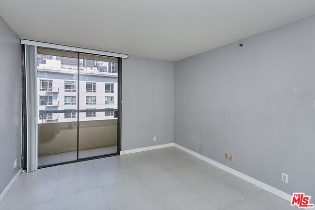 Building Photo - 600 W 9th St