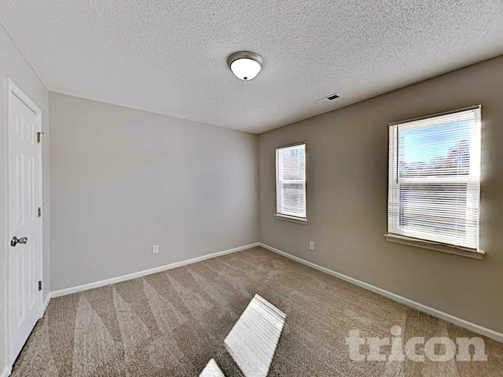 Building Photo - 8009 Vermilion Dr