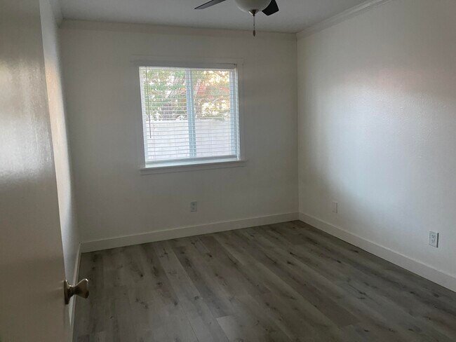 Building Photo - 53745 Avenida Diaz