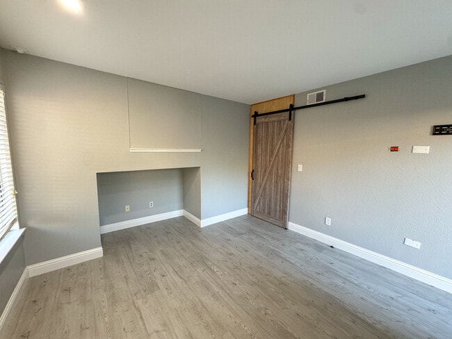 Building Photo - 880 Arches Ct