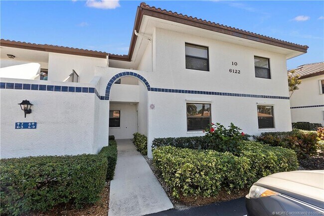 Building Photo - 6122 SE Landing Way