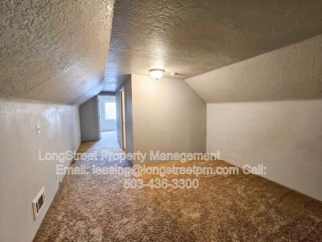 Building Photo - 2205 N Willamette Blvd