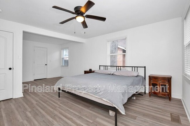 Building Photo - 506 Cross St