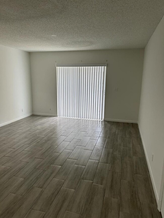 Building Photo - 1846 Abbey Rd