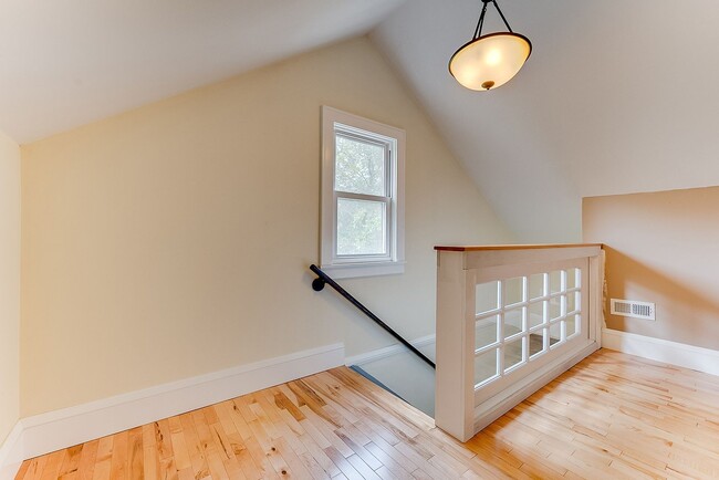 Building Photo - Beautifully renovated NE home. Available 6...