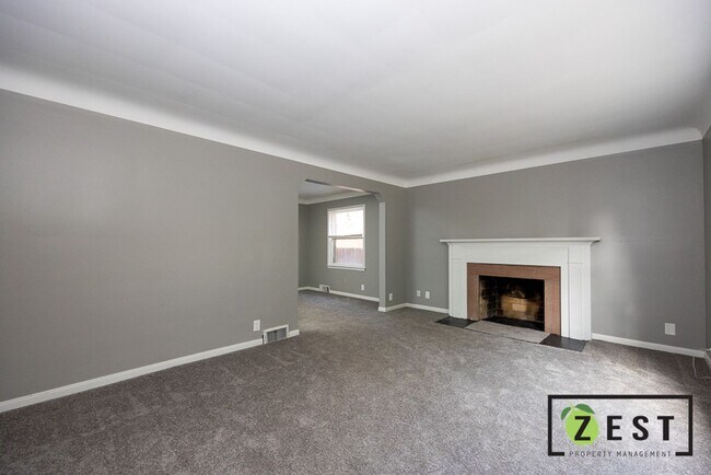 Building Photo - 5235 Chatsworth St