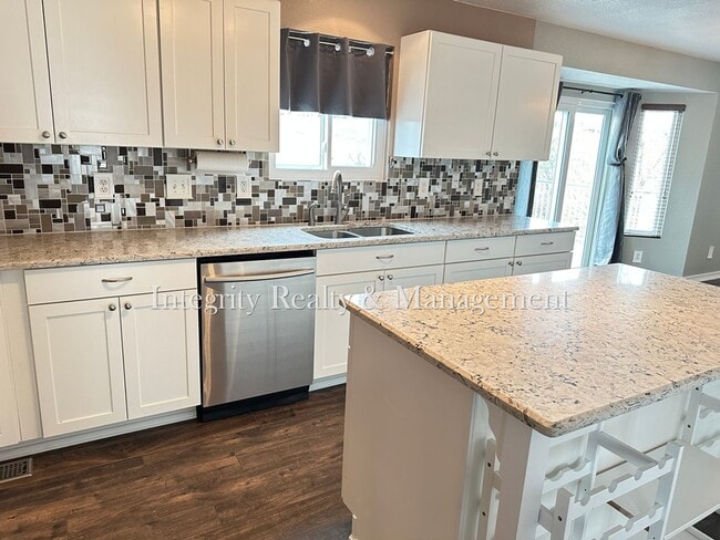 Building Photo - 7402 Eagle Rock Dr
