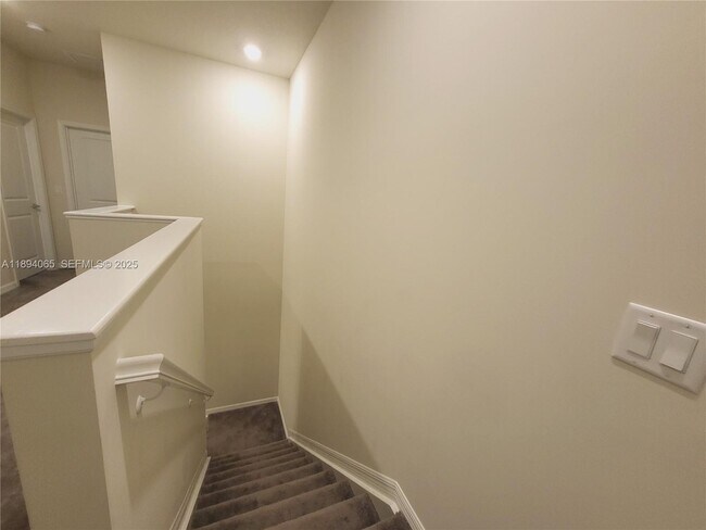 Building Photo - 2820 Troubadour St