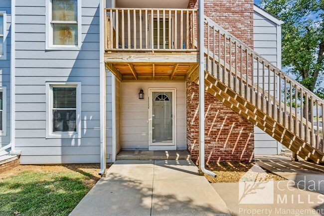 Building Photo - 1717 S Cypress