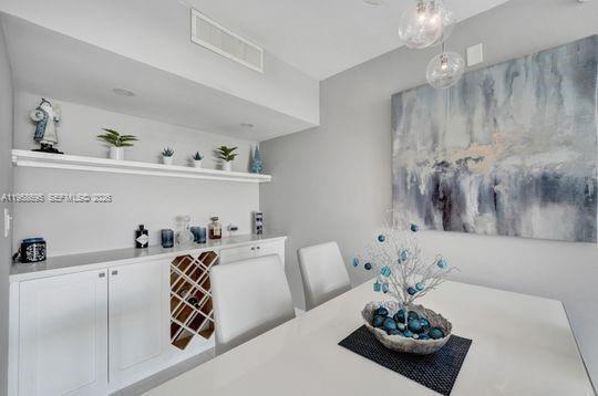 Building Photo - 20515 E Country Club Dr