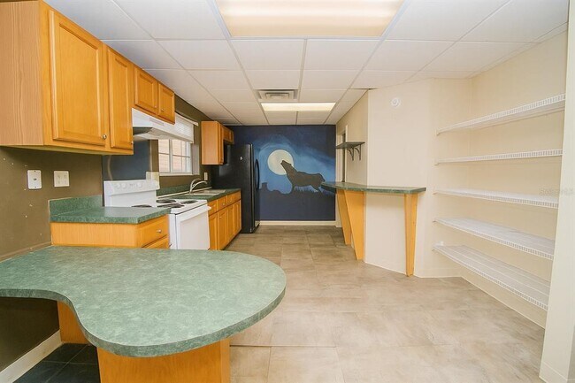 Building Photo - 905 SW 8th Ave