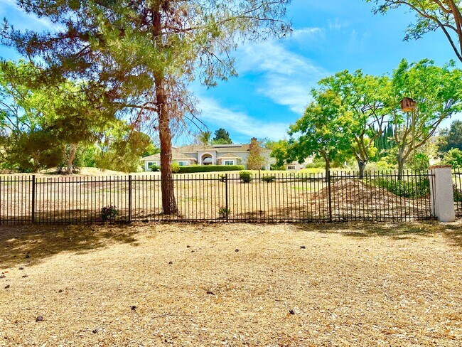 Building Photo - 4286 La Canada Rd