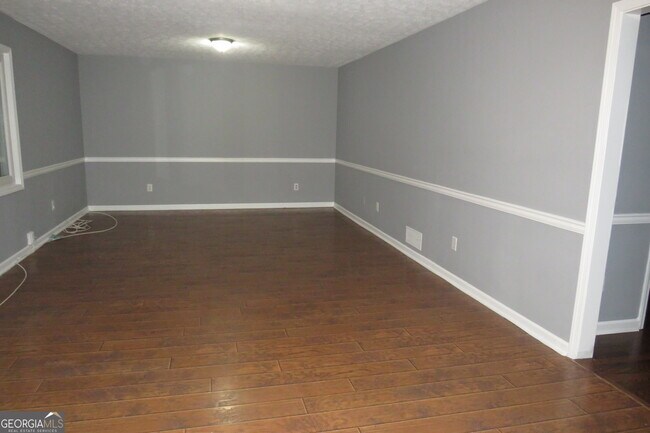 Building Photo - 1105 Hampton Rd