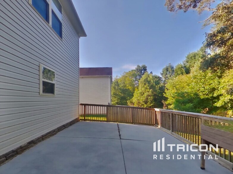 Building Photo - 127 Coddington Ln