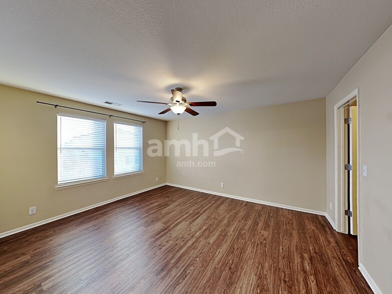 Building Photo - 16224 E 54th Ave